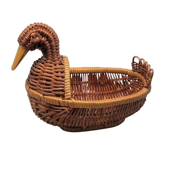 Small Wicker Duck Basket Table Top Centet Piece Brown Woven Duckling Design - Picture 1 of 10